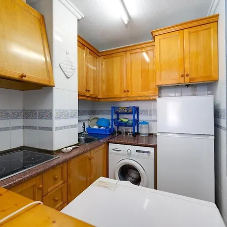 Spacious Studio, Terrace, Pool, Elevator, Beaches Apartment Torrevieja